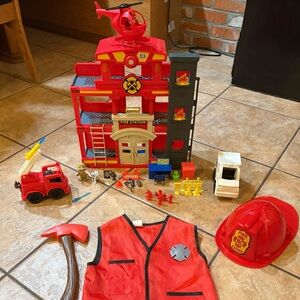 Kid Connection Fire Station with Lights Sounds Firefighters & Vehicles + More